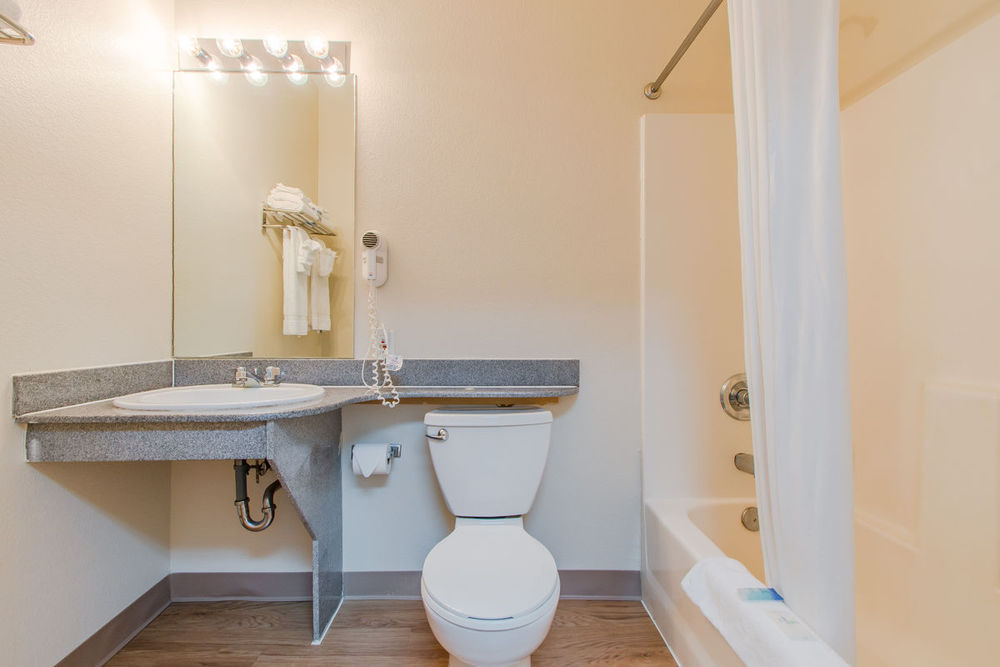 Intown Suites Extended Stay Colorado Springs Oda fotoğraf