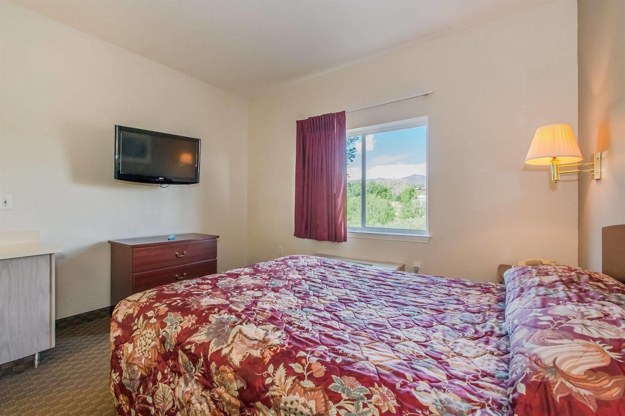 Intown Suites Extended Stay Colorado Springs Dış mekan fotoğraf