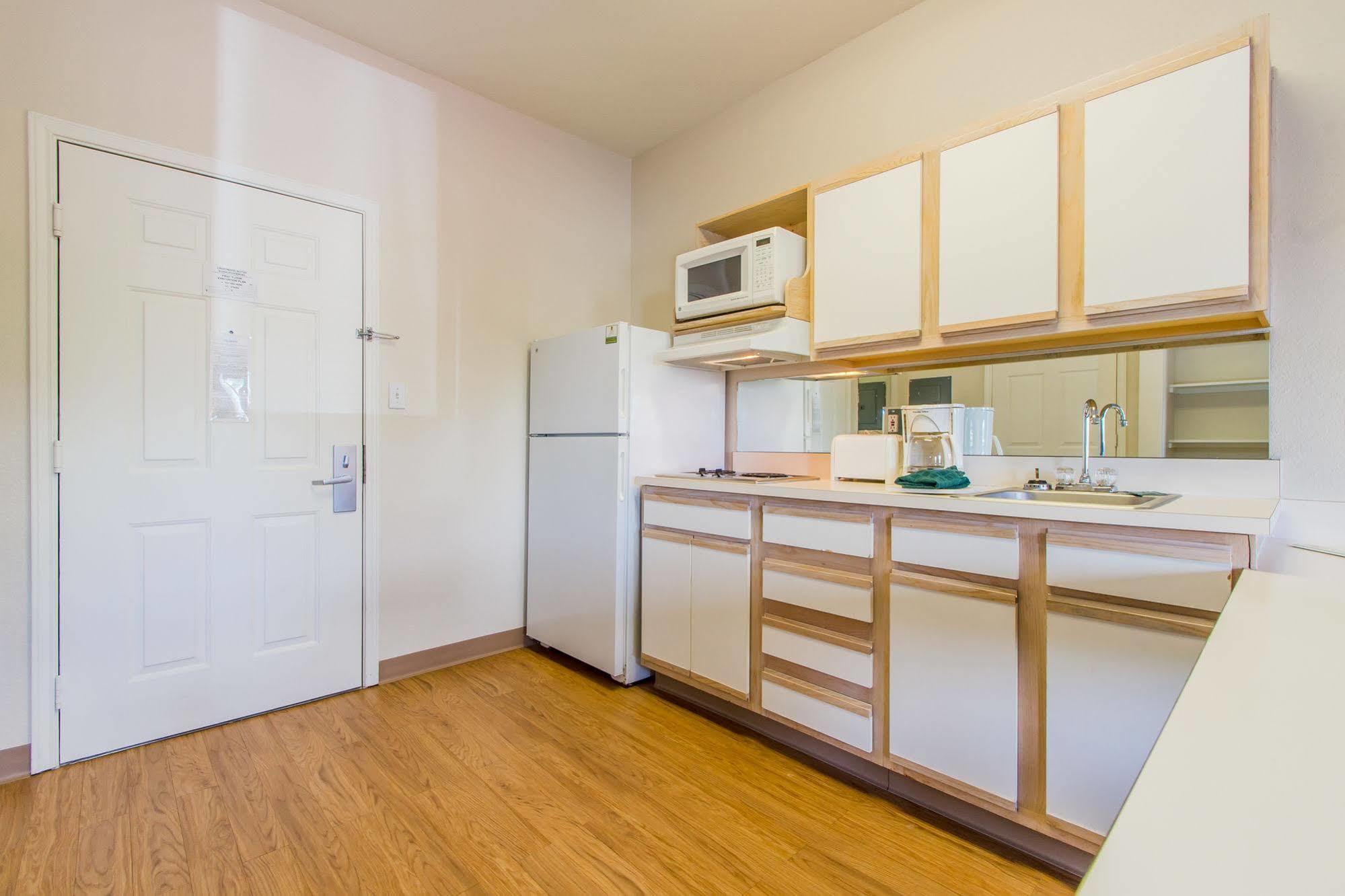 Intown Suites Extended Stay Colorado Springs Dış mekan fotoğraf