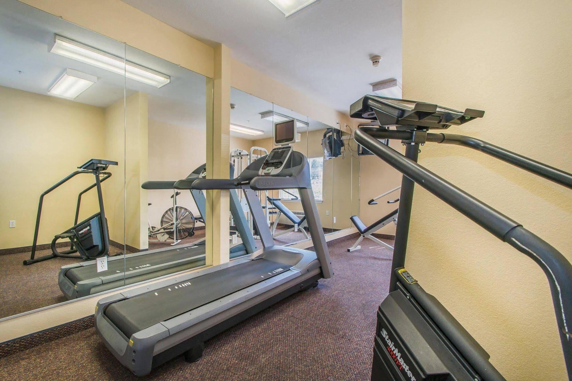 Intown Suites Extended Stay Colorado Springs Dış mekan fotoğraf
