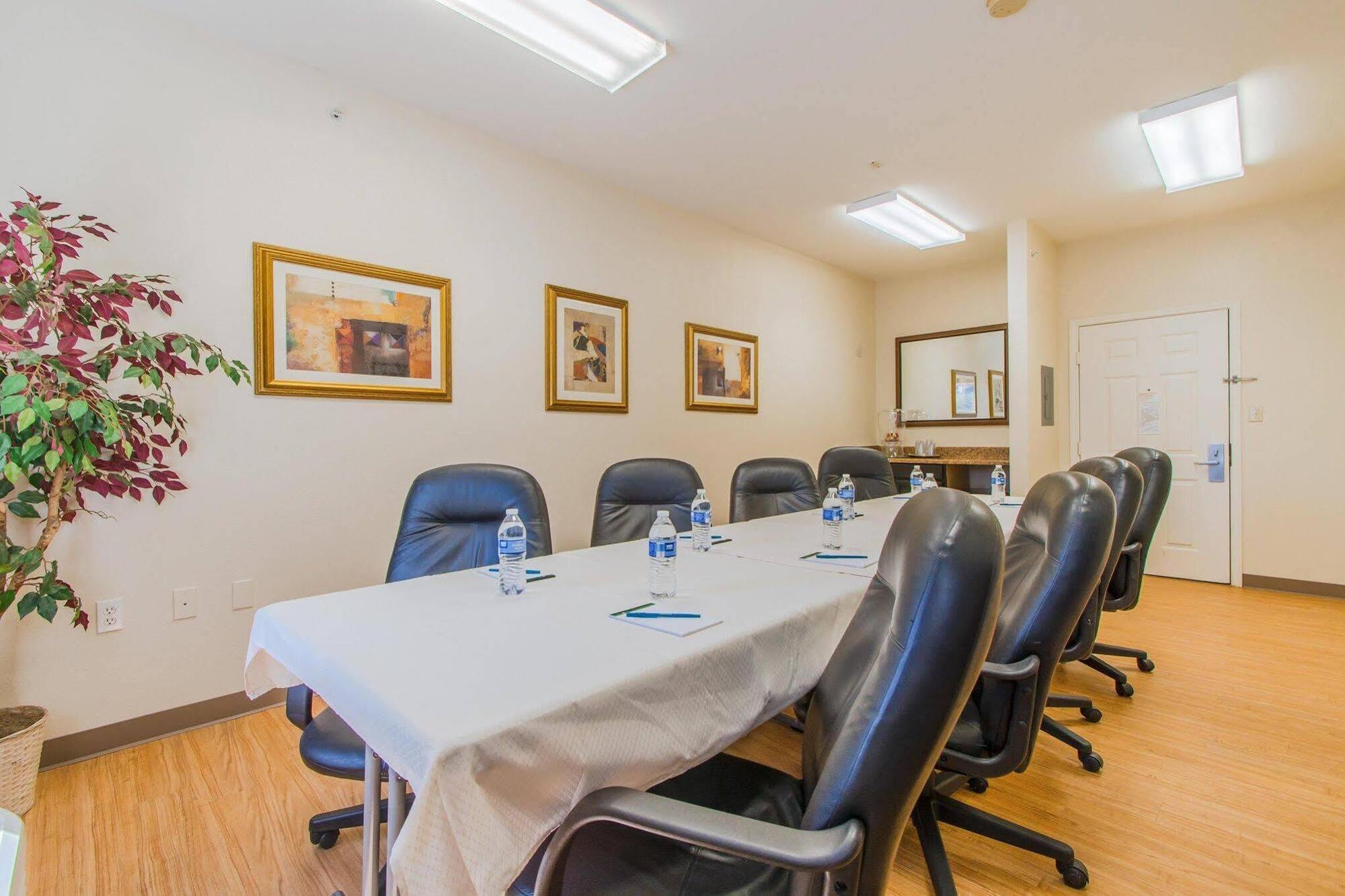 Intown Suites Extended Stay Colorado Springs Dış mekan fotoğraf